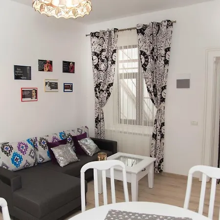 Apartment Maison Adamis *